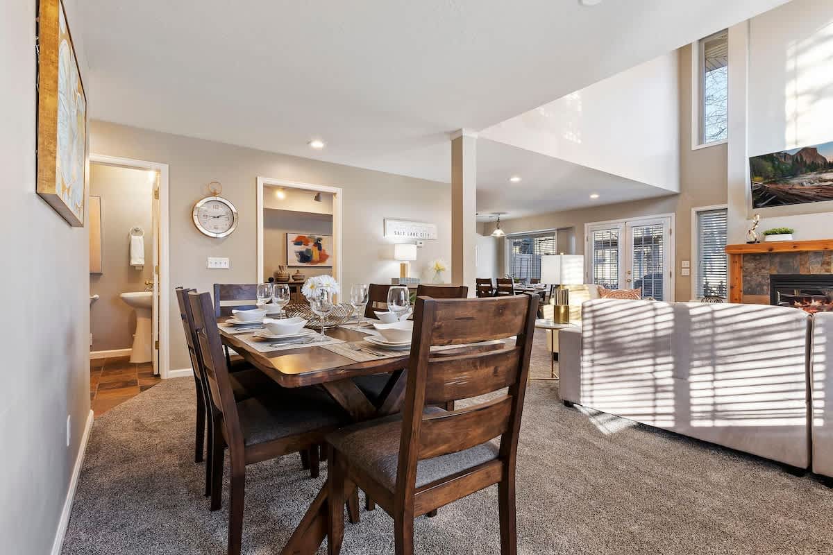 Open concept dining and family room areas