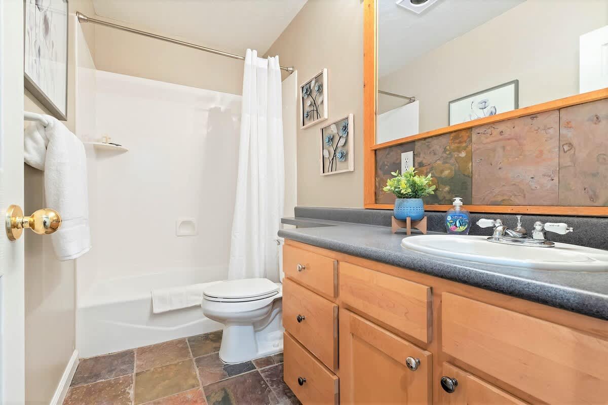 Hallway bathroom upstairs with tub/shower combo