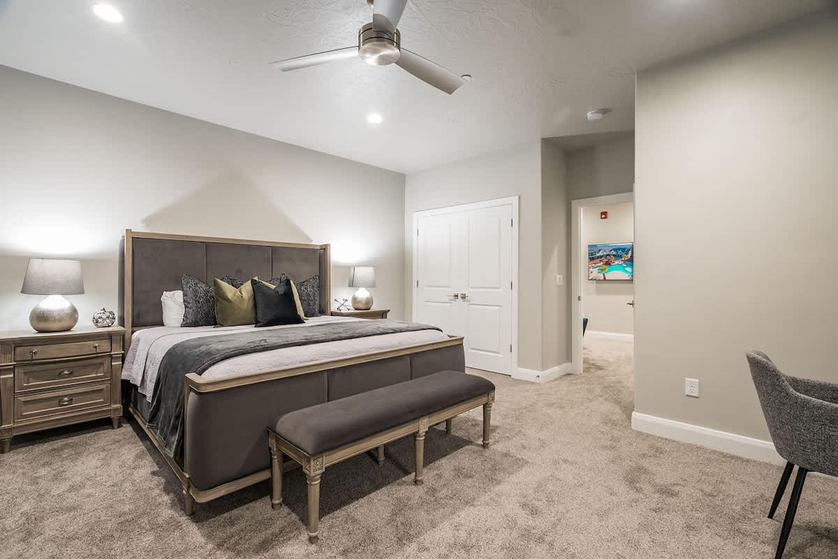 Bedroom 6 with king bed