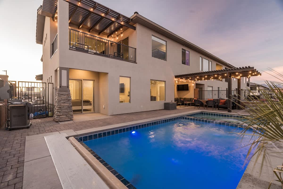 Zion Village Poolhouse in Hurricane with Pool and Hot Tub 2