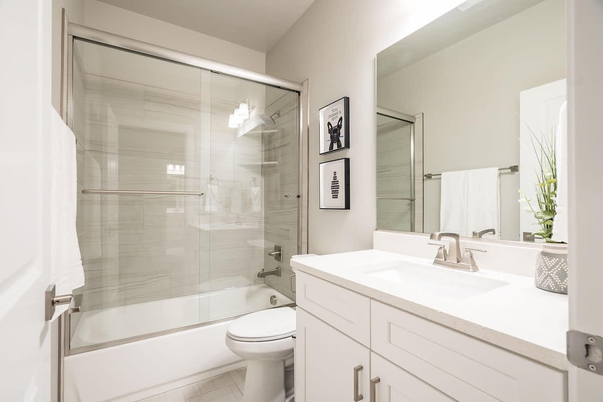 Bathroom 4 with tub/shower combo