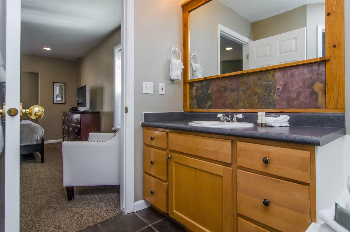 Master bathroom in Union Cove home