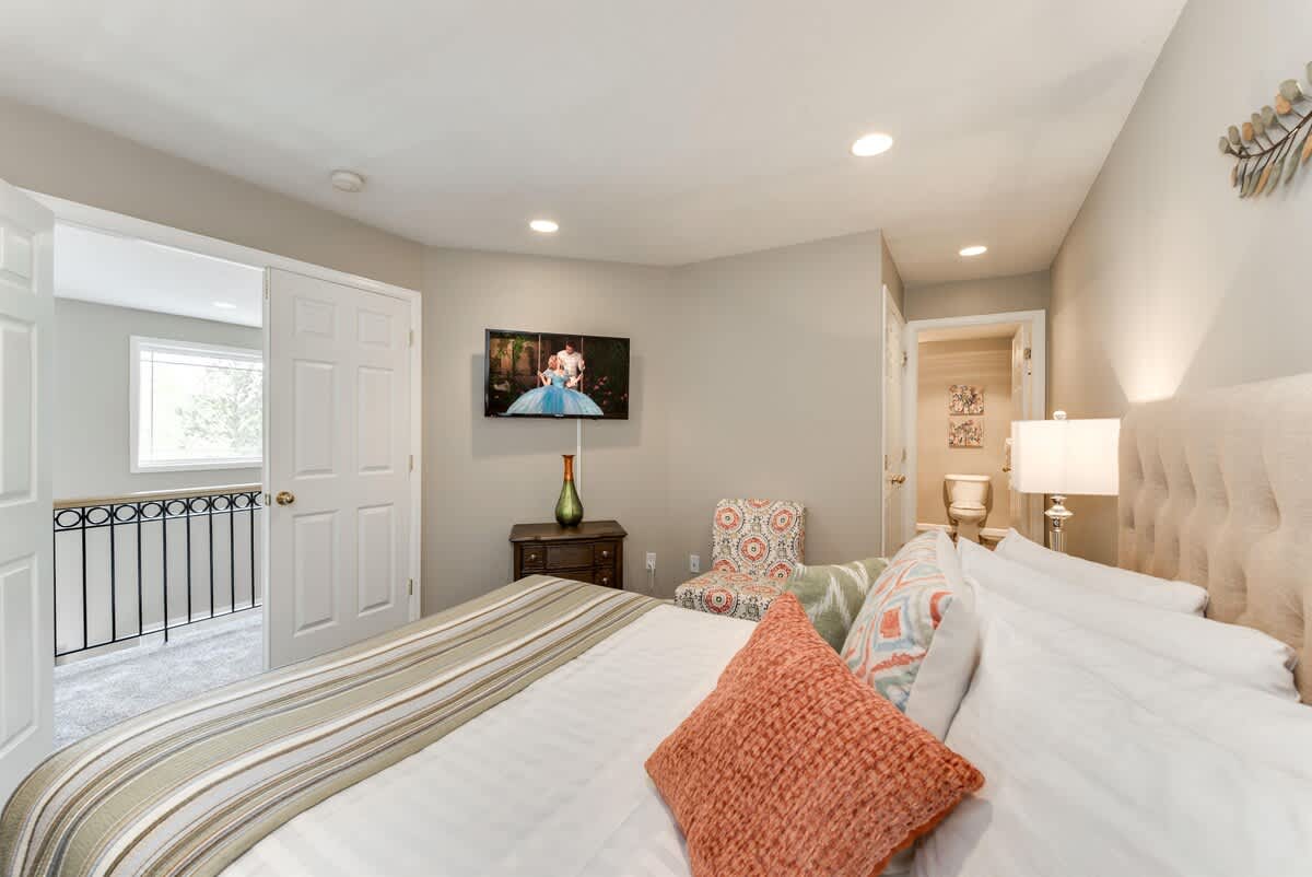 Bedroom 3 with queen bed in Union Woods home