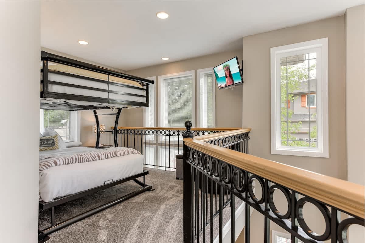 Loft with bunk bed in Union Woods home