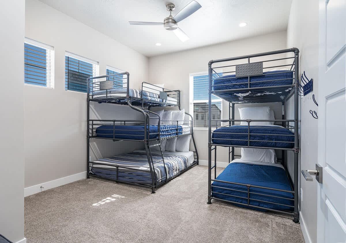 Bedroom 4 sleeps 8 twin over 2 fulls and 3 twins
