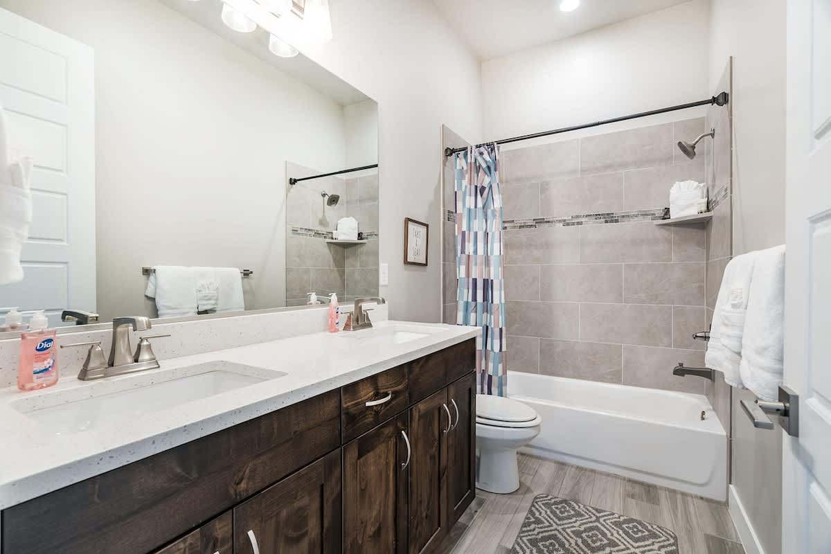 Bathroom with tub/shower combo