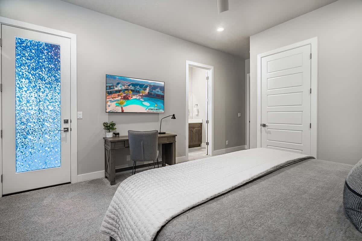 Bedroom 3 with balcony access