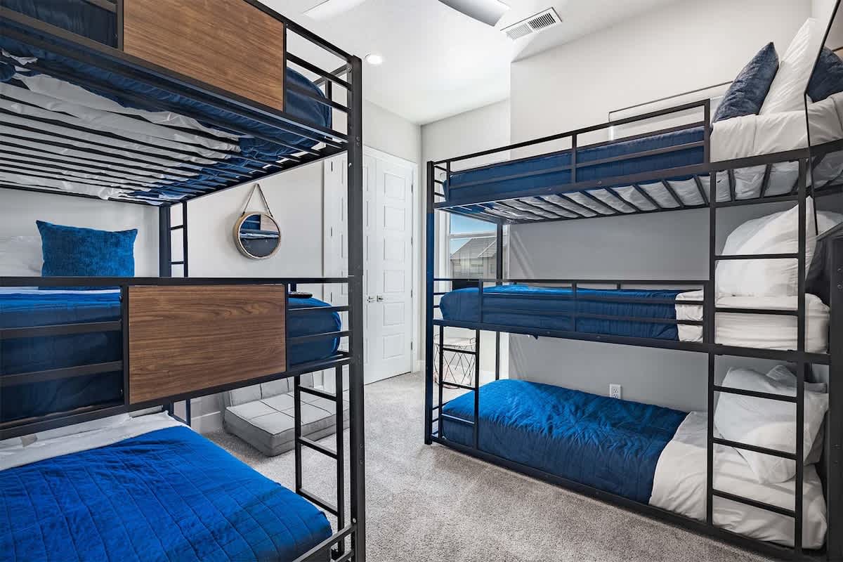 Bedroom 3 with 2 triple twin bunks