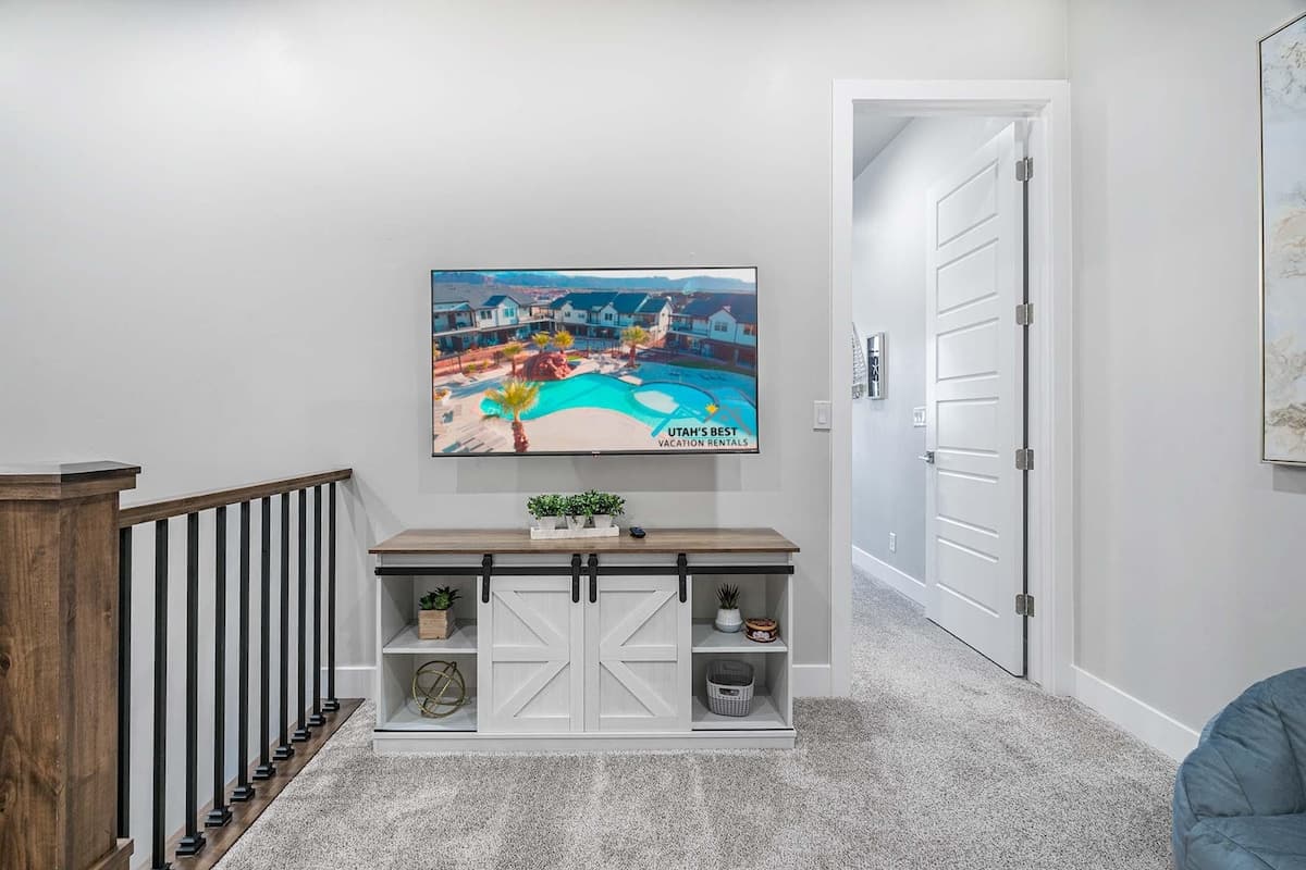 Upstairs family room with flat screen TV