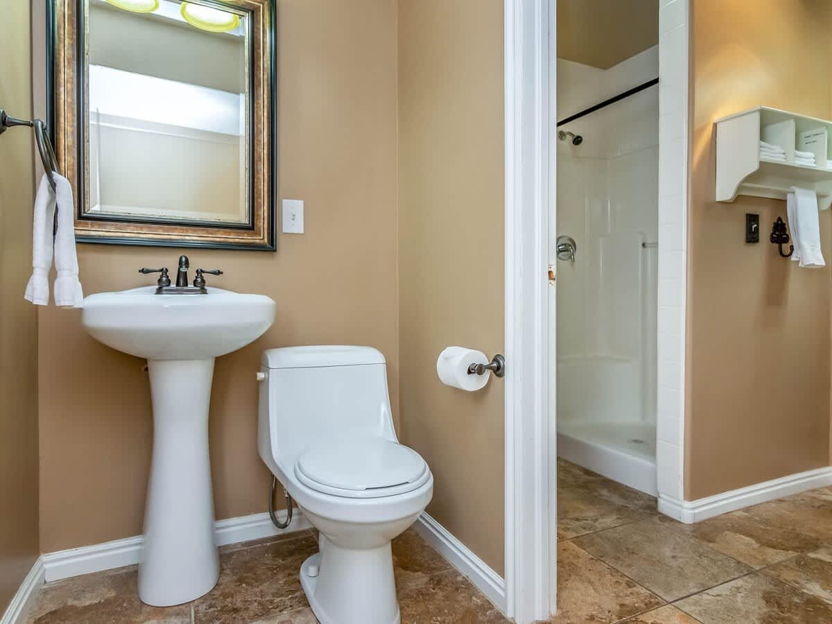 only accessible through this bedroom