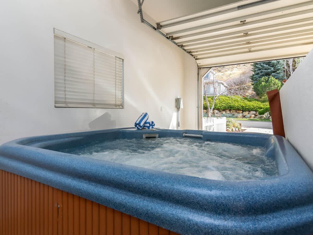 Wasatch Retreat in Draper with Mtn Views Theater and Hot Tub 4