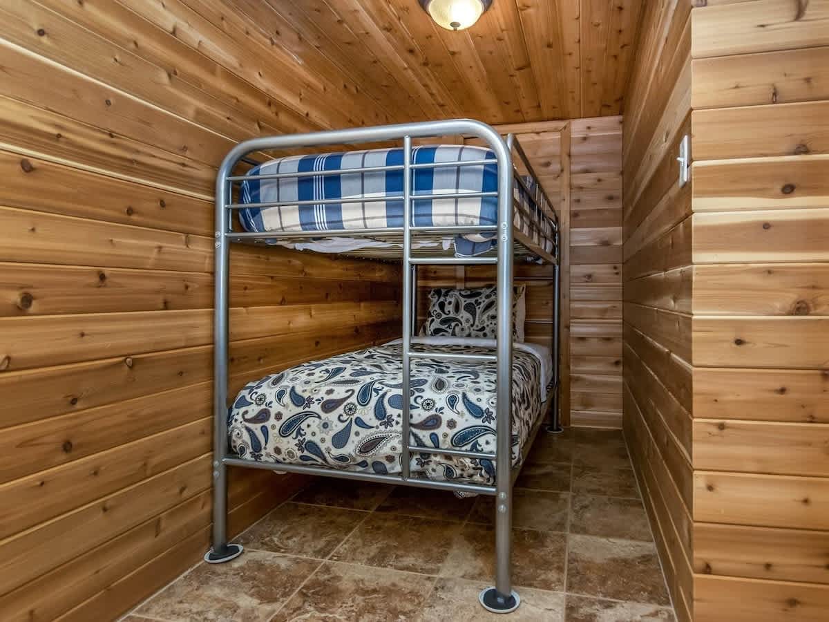 Basement, twin bunk bed 