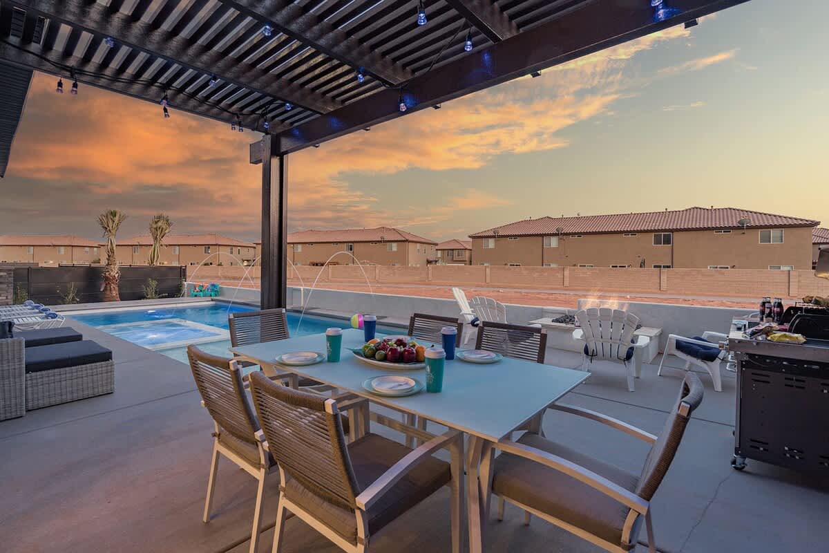 O-51 & 52| 2 Homes! Private Heated Pool& Hot Tub * 4