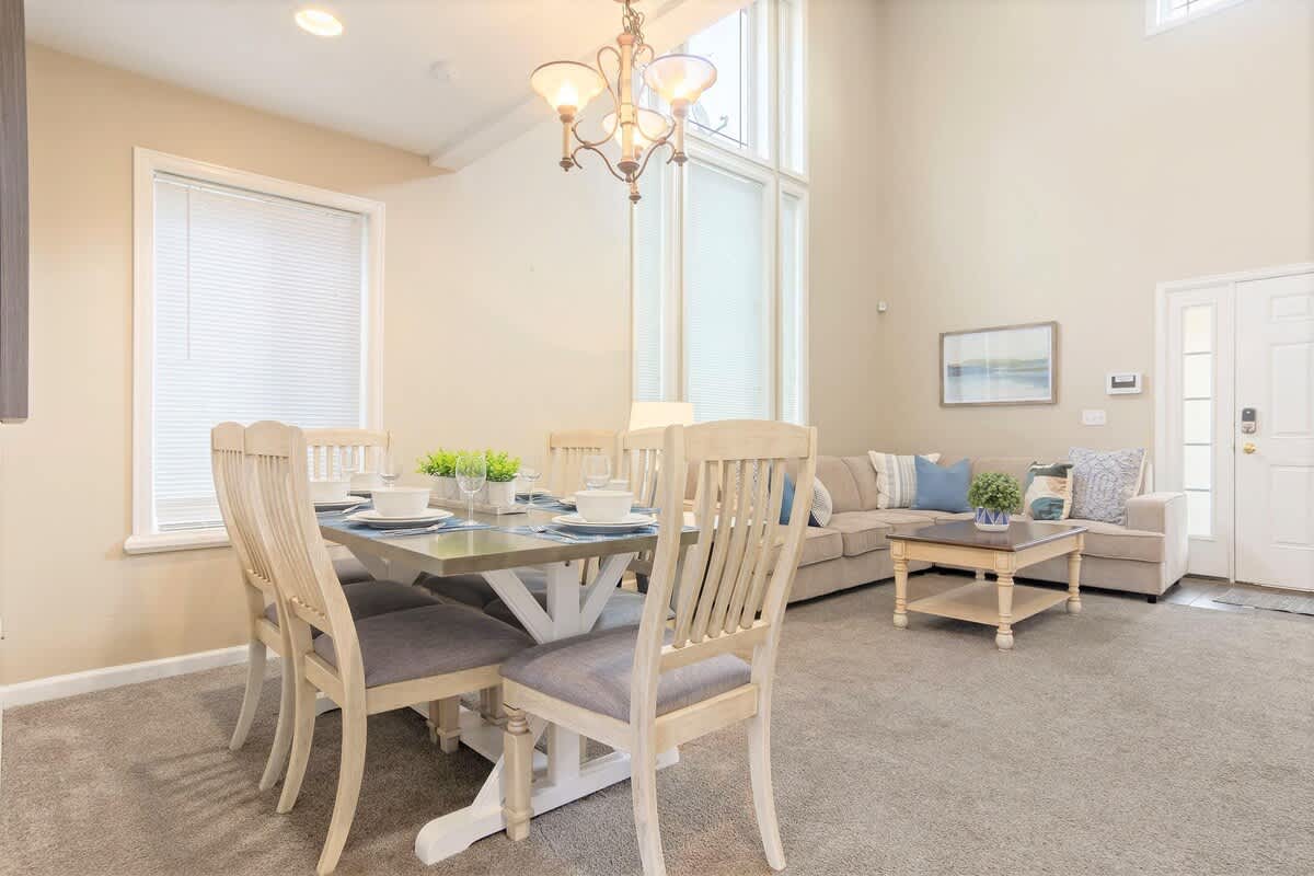 House 2 great room and dining table for 6