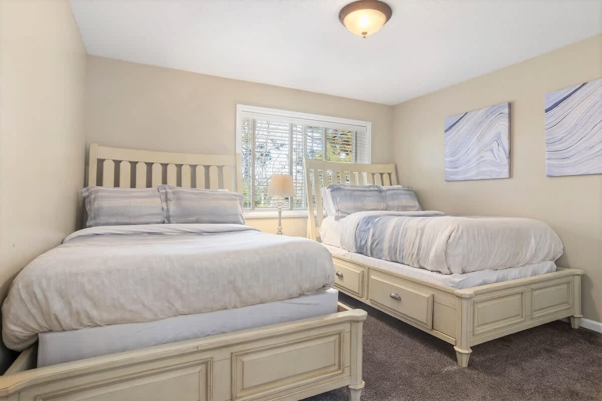 House 1 bedroom 3 with 2 full beds