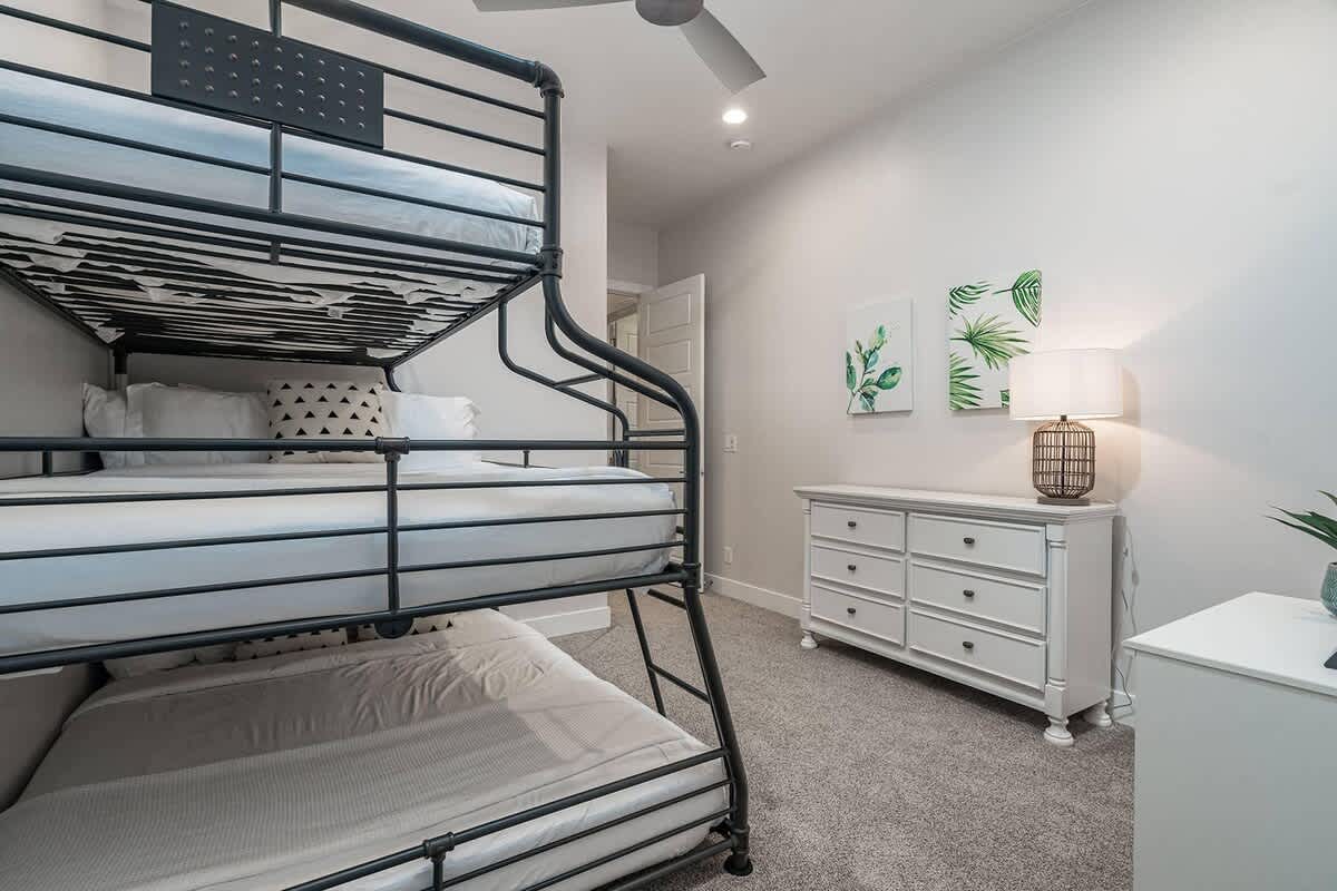 62 - Bunk room 5 with twin over 2 full beds sleeps 5