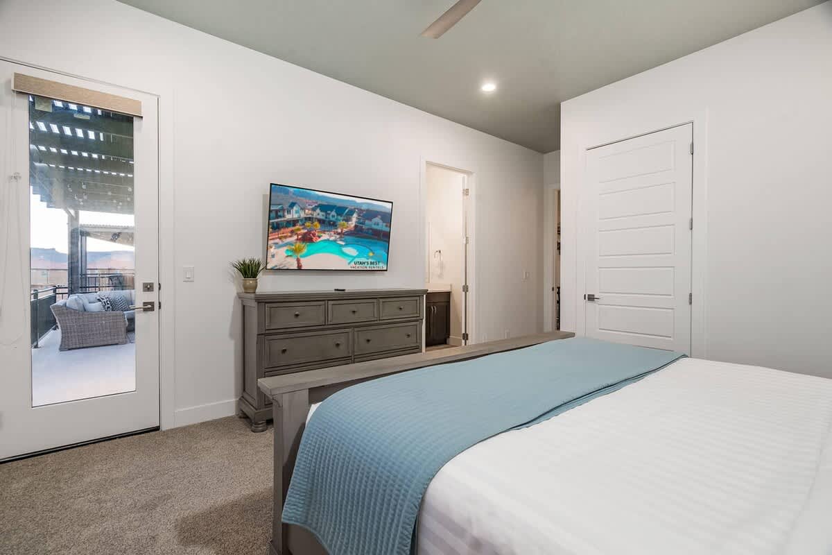 62 - Bedroom 3 with king bed, TV and private balcony with pool v