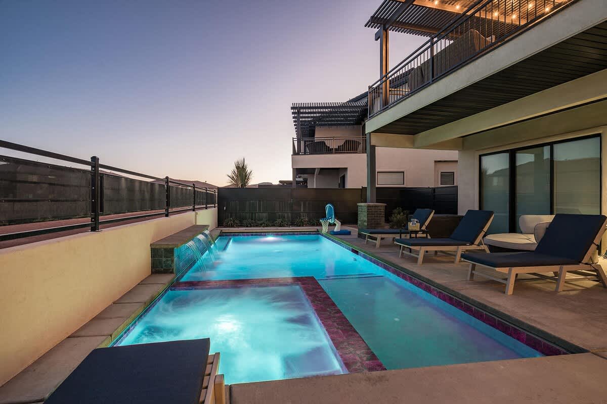 62 - Beautiful private pool, hot tub, basketball, waterfalls, ch