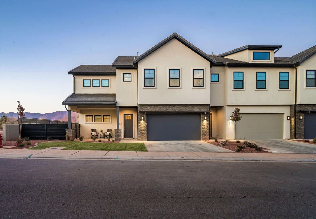 30 - Gorgeous 5 bedroom home at entrance to Ocotillo Springs