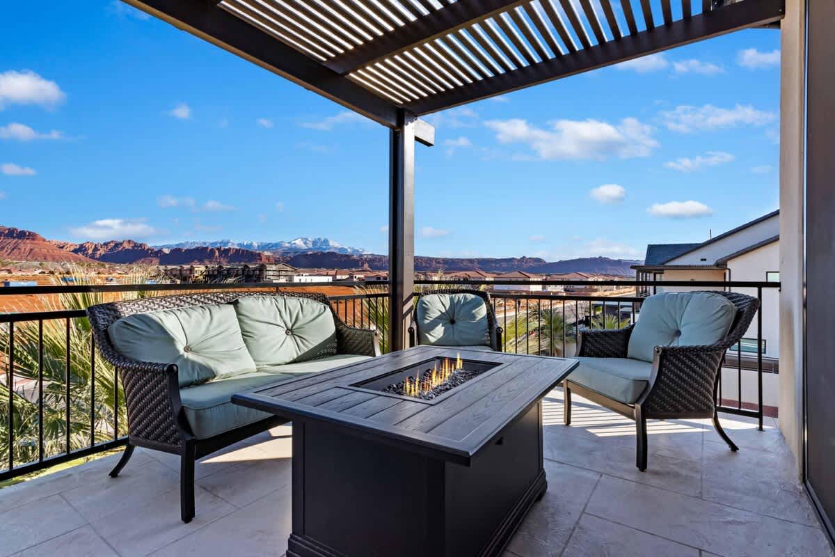31 - Balcony with comfy seating and spectacular panoramic views