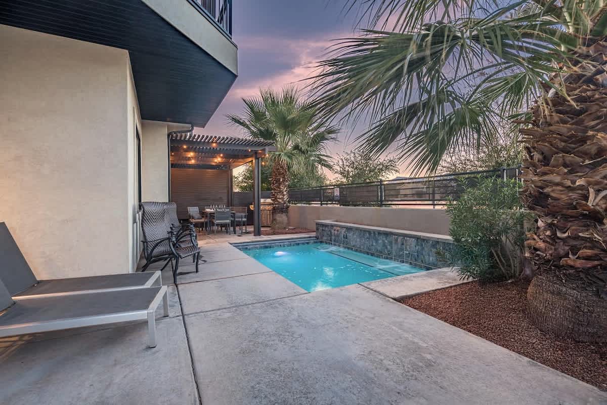 31 - Relax poolside and enjoy breathtaking views of Snow Canyon