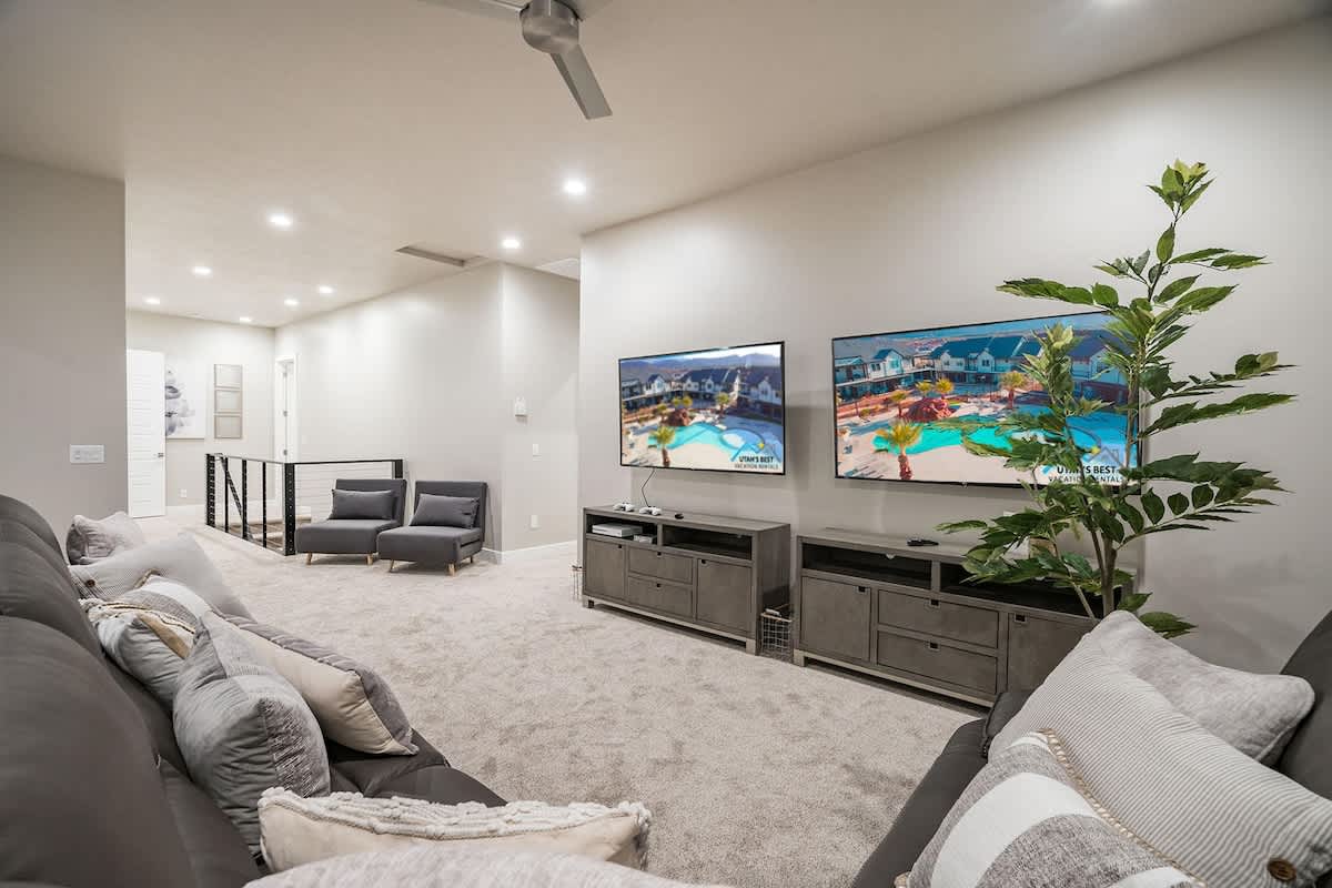 30 - Beautiful spacious family room for everyone to enjoy