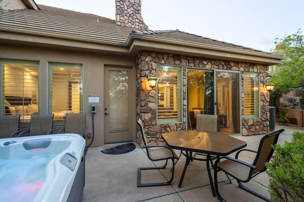 Relax outdoors in the hot tub