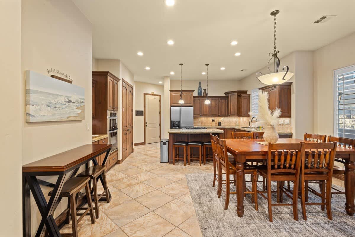 Dining space for 13 people