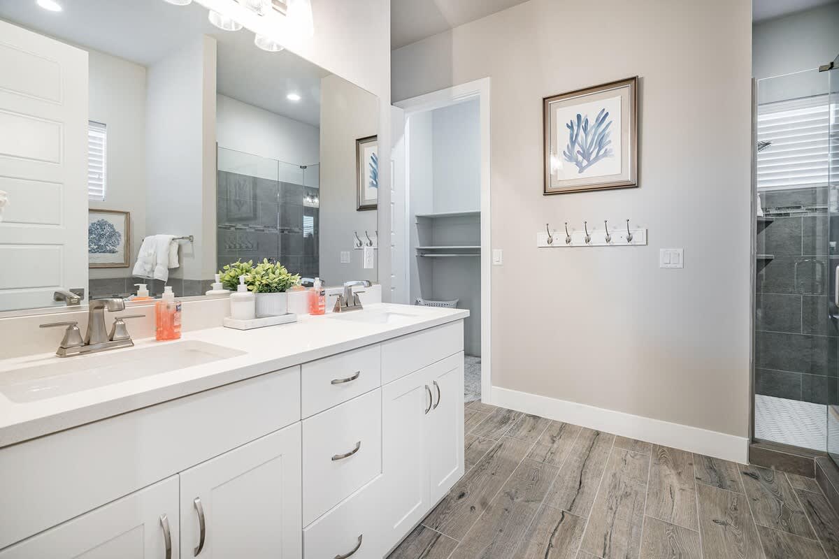 #52 - Master bathroom with dual sink vanity