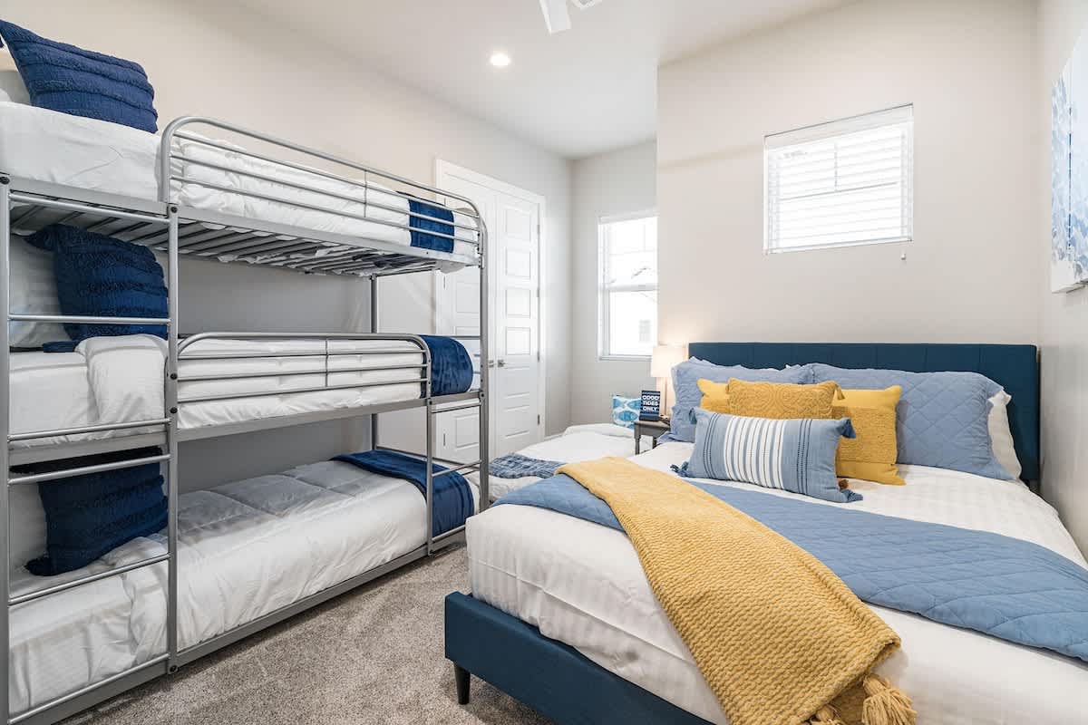 #52 - Bedroom 4 sleeps 6 with 3 twins, 1 queen and twin mat