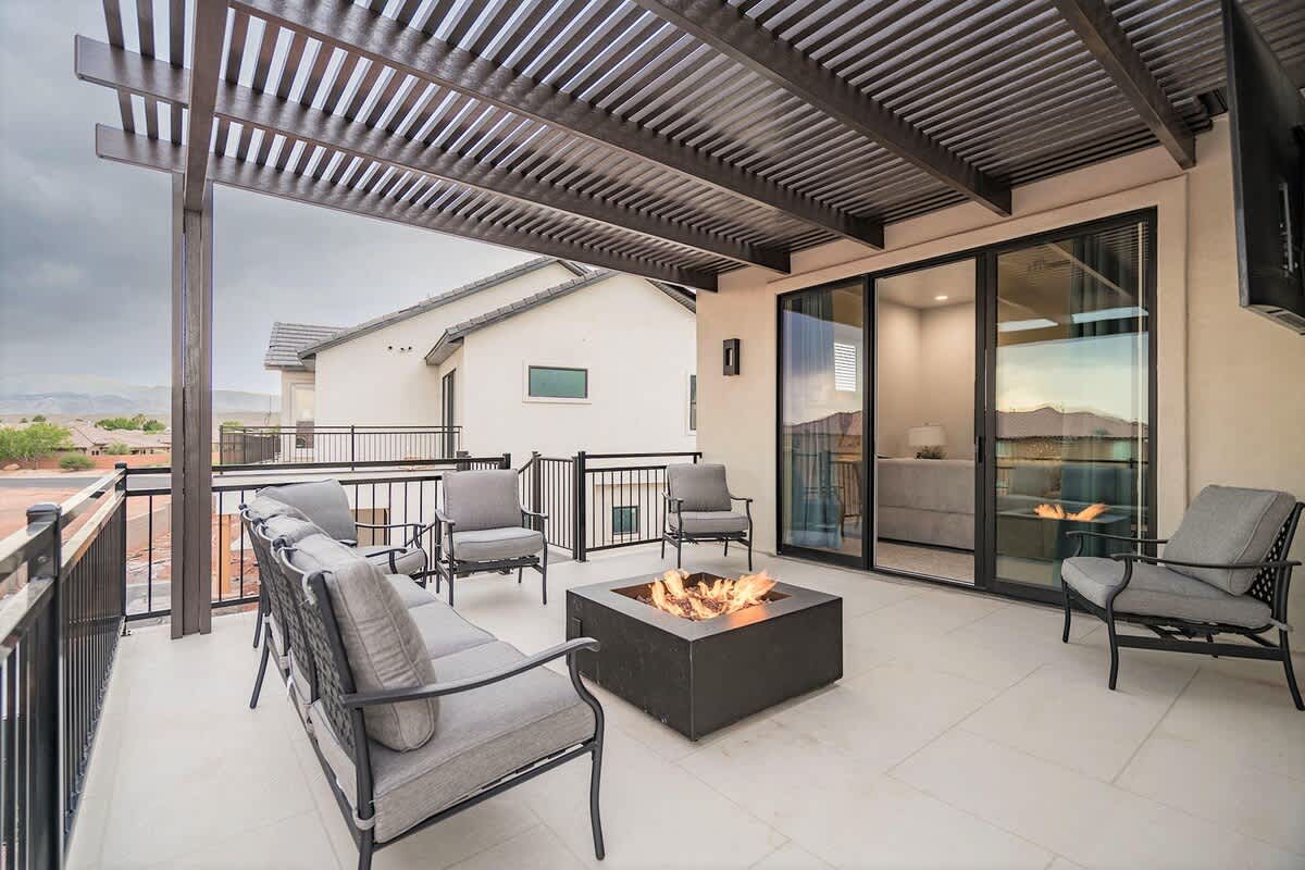 #53 - Pergola-covered 2nd floor balcony with fire pit
