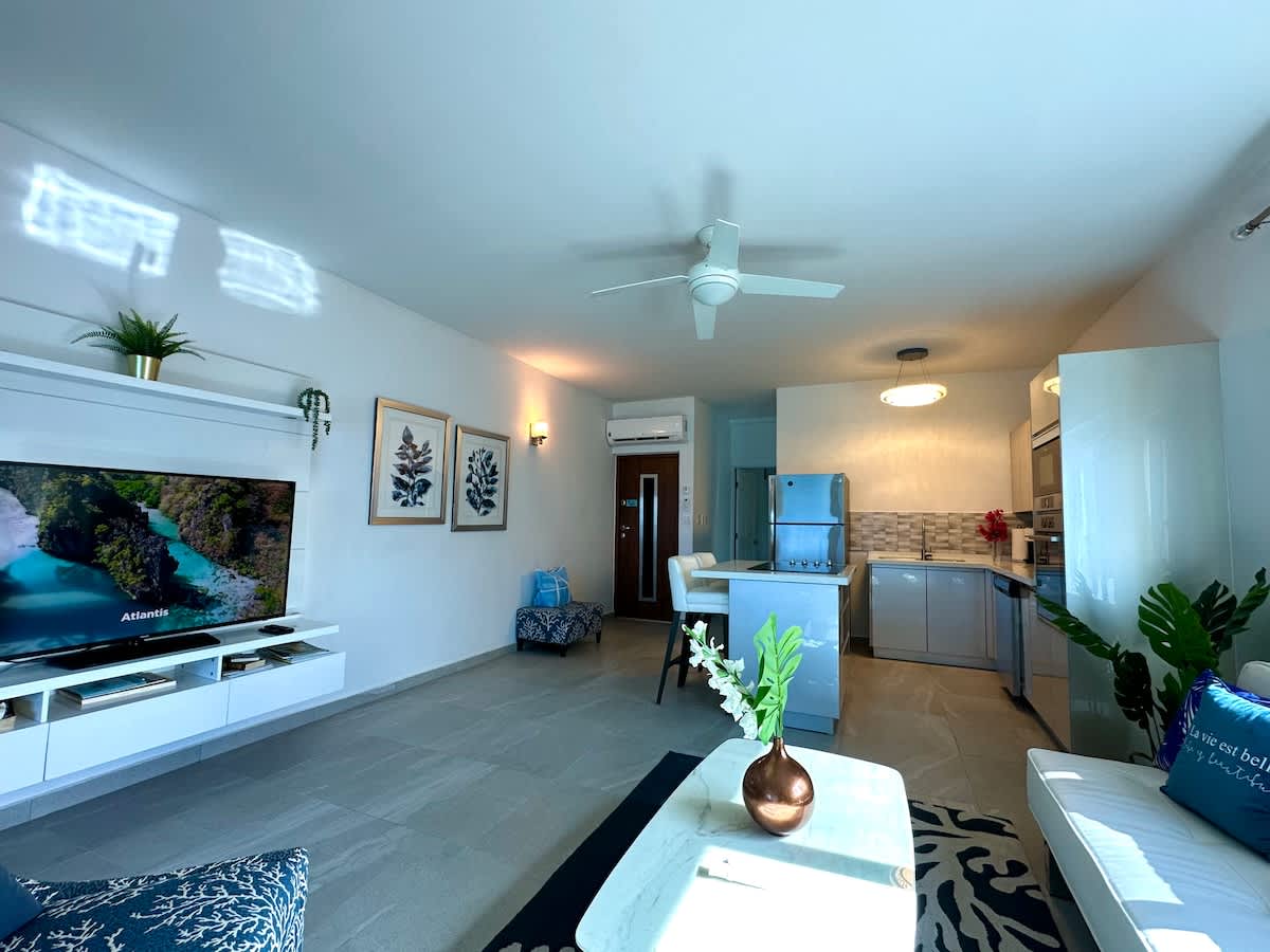 SeaWaves Beachfront 1 Brm Apt with Generator · Simpson Bay | SeaLaVie SXM — photo 7