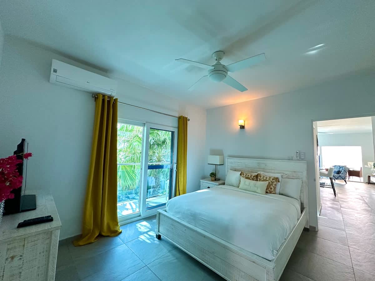 SeaWaves Beachfront 1 Brm Apt with Generator · Simpson Bay | SeaLaVie SXM — photo 8