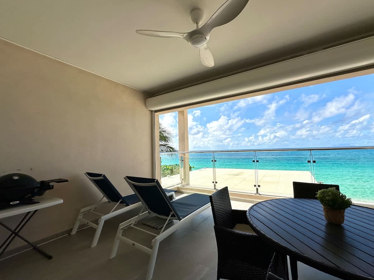 SeaWaves Beachfront 1 Brm Apt with Generator · Simpson Bay | SeaLaVie SXM — photo 2