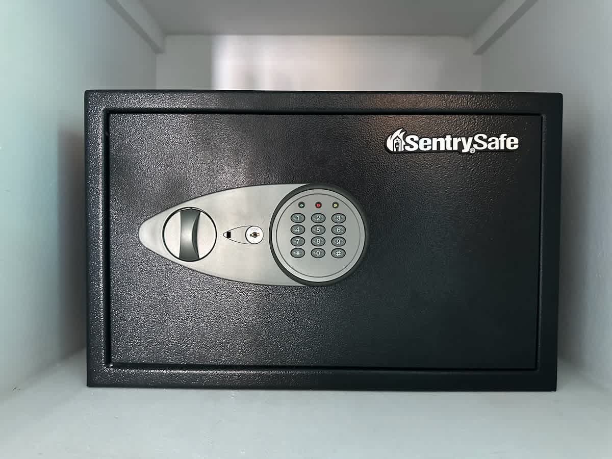 SeaWaves Beachfront 1 Brm Apt with Generator · Simpson Bay | SeaLaVie SXM — photo 12