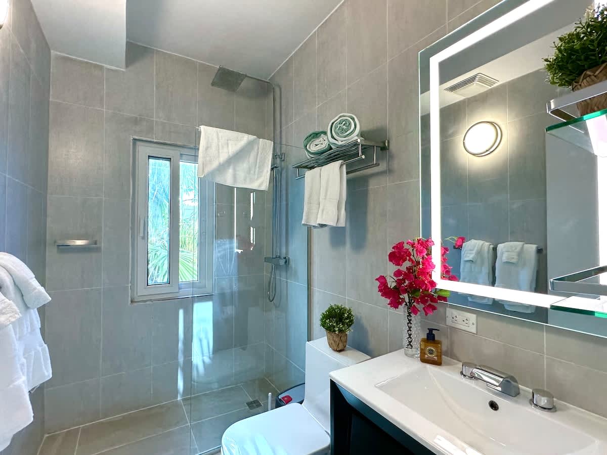 SeaWaves Beachfront 1 Brm Apt with Generator · Simpson Bay | SeaLaVie SXM — photo 11