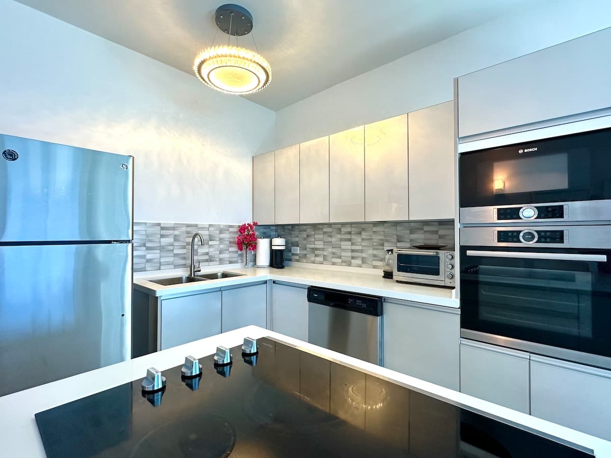 SeaWaves Beachfront 1 Brm Apt with Generator · Simpson Bay | SeaLaVie SXM — photo 4