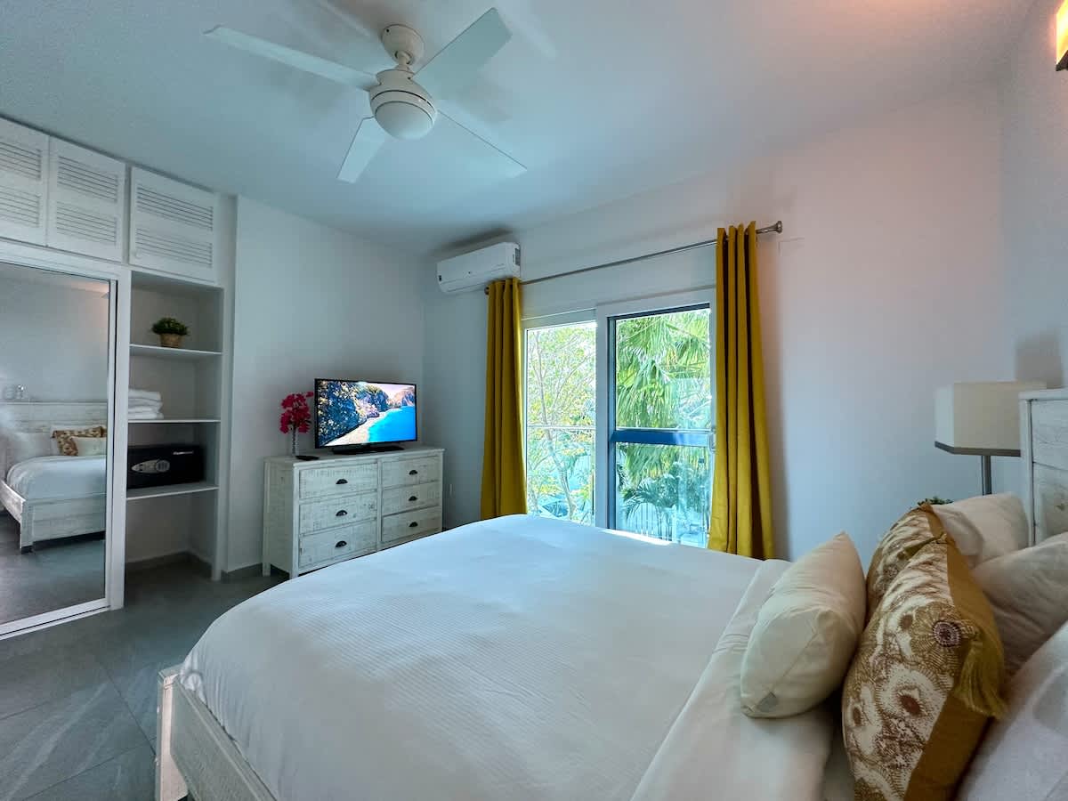 SeaWaves Beachfront 1 Brm Apt with Generator · Simpson Bay | SeaLaVie SXM — photo 9