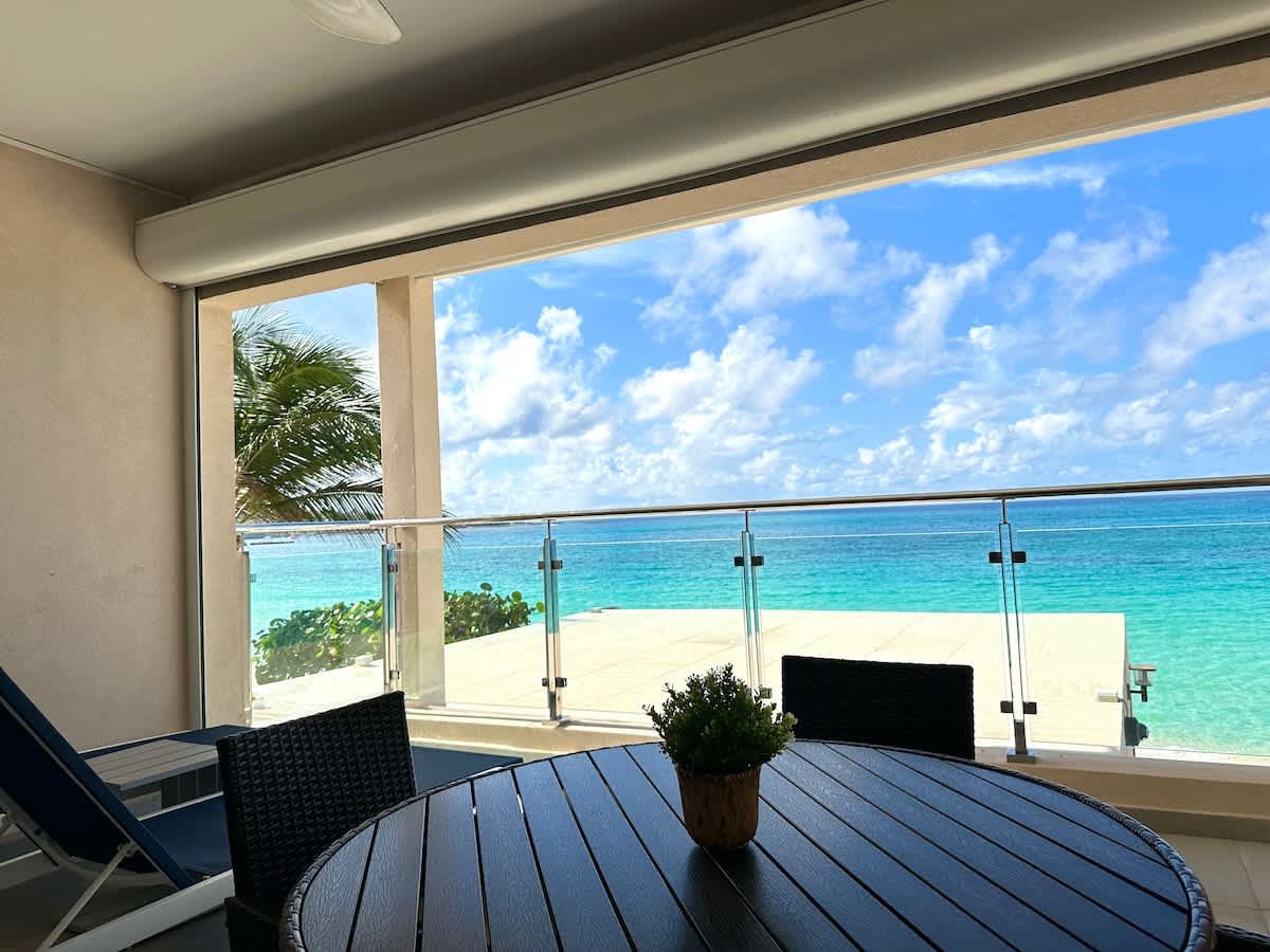 SeaWaves Beachfront 1 Brm Apt with Generator · Simpson Bay | SeaLaVie SXM — photo 3