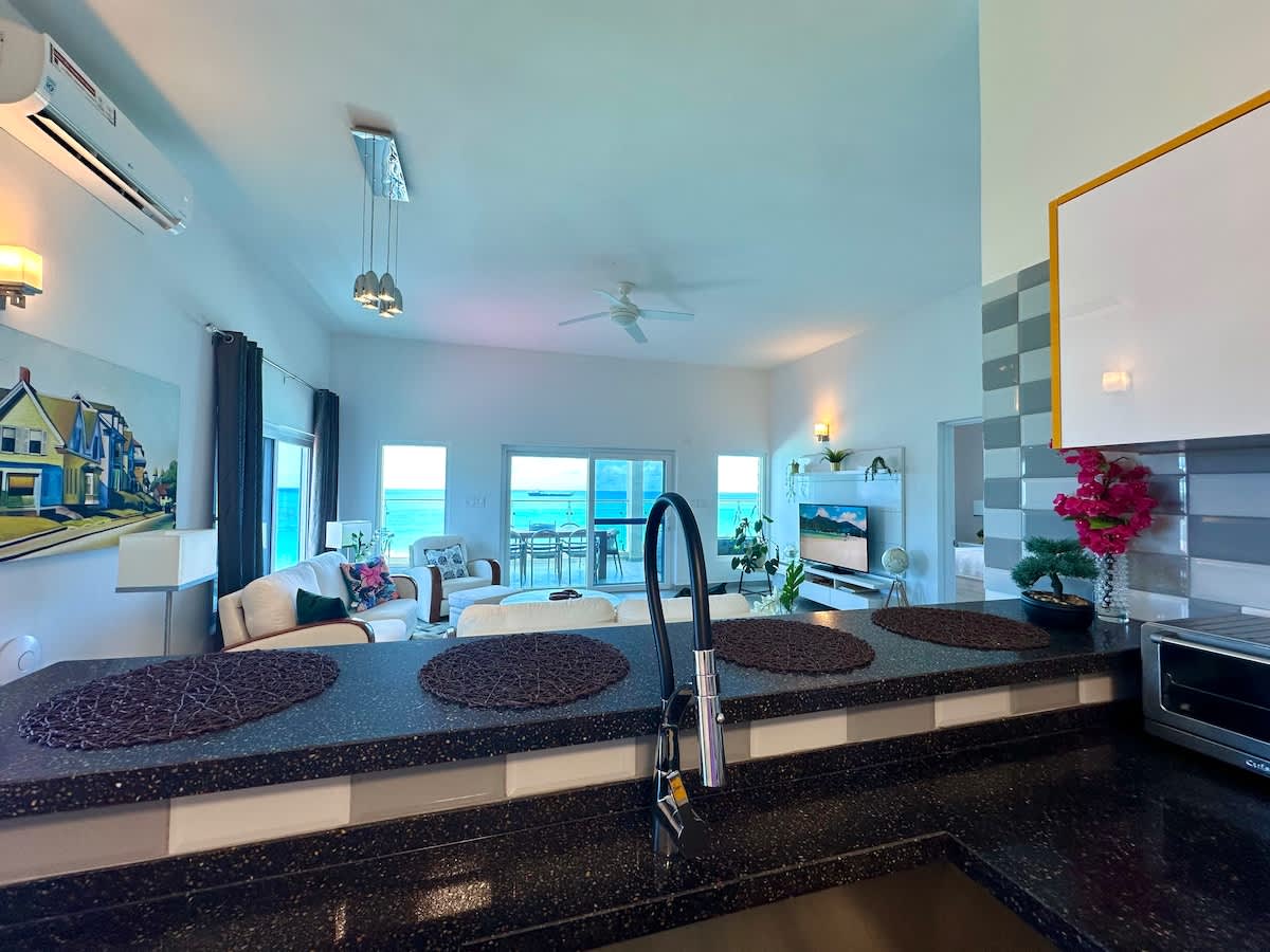 SeaHeaven 3BR Beachfront Penthouse With Generator · Simpson Bay | SeaLaVie SXM — photo 5