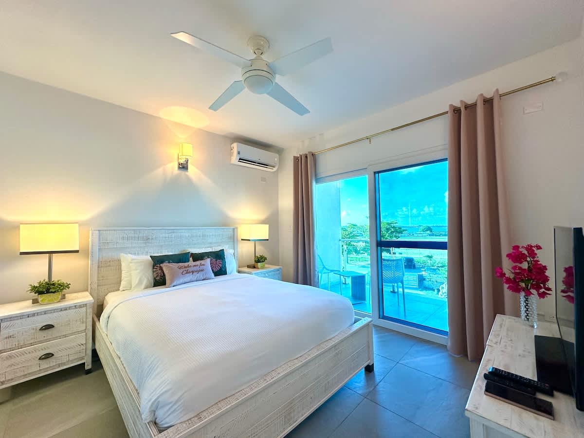 SeaHeaven 3BR Beachfront Penthouse With Generator · Simpson Bay | SeaLaVie SXM — photo 15