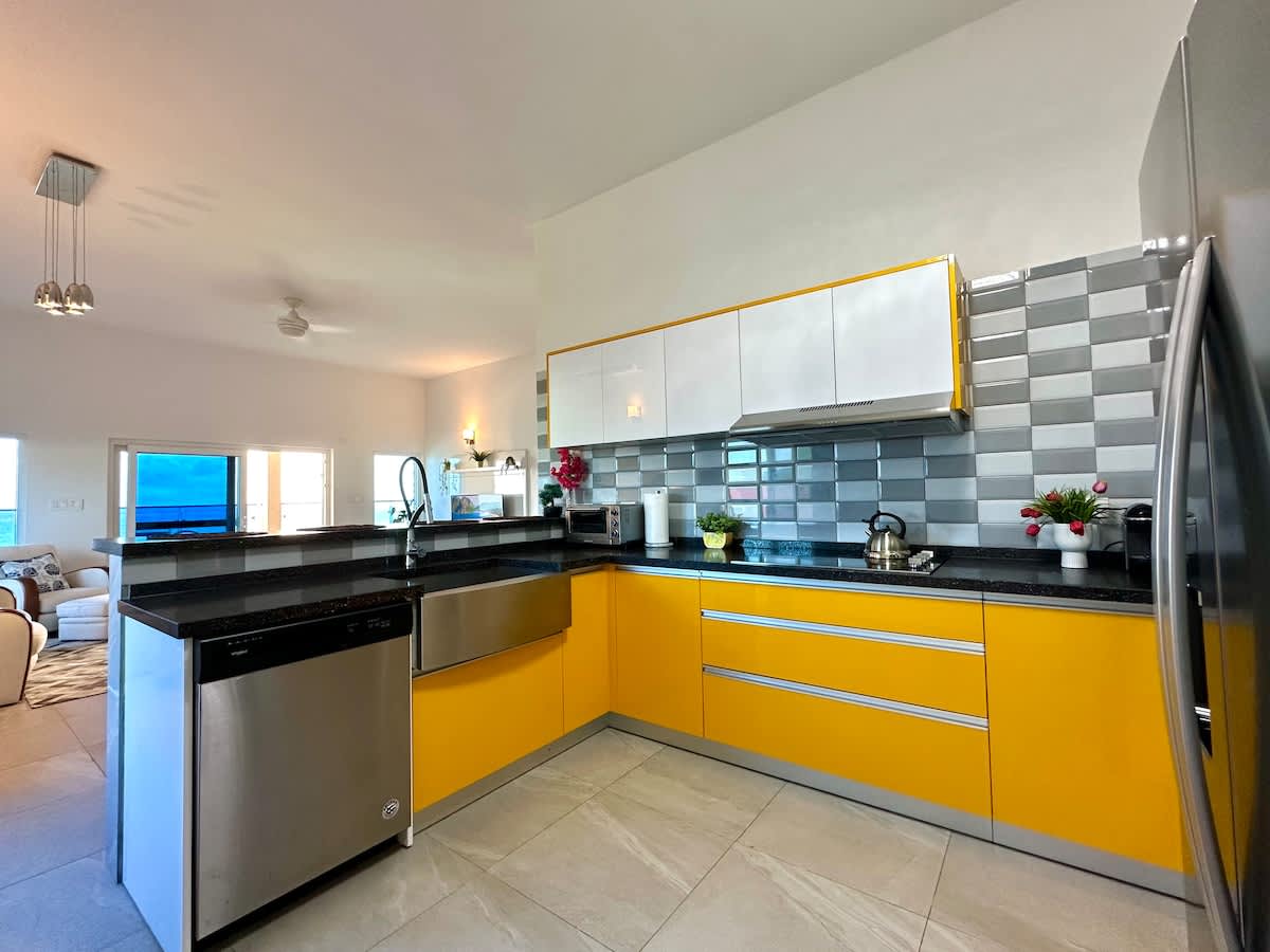 SeaHeaven 3BR Beachfront Penthouse With Generator · Simpson Bay | SeaLaVie SXM — photo 7