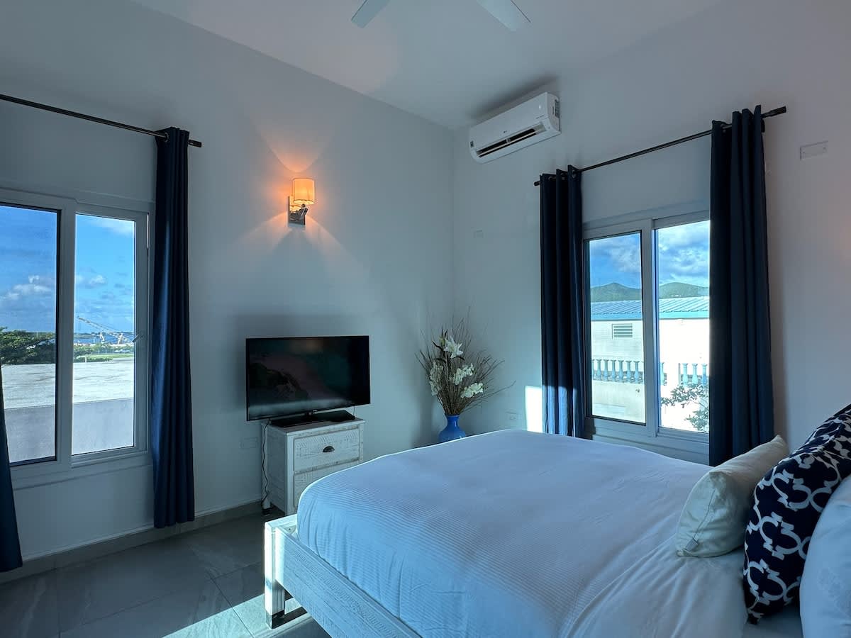 SeaHeaven 3BR Beachfront Penthouse With Generator · Simpson Bay | SeaLaVie SXM — photo 18