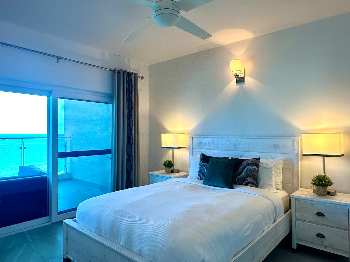 SeaHeaven 3BR Beachfront Penthouse With Generator · Simpson Bay | SeaLaVie SXM — photo 11