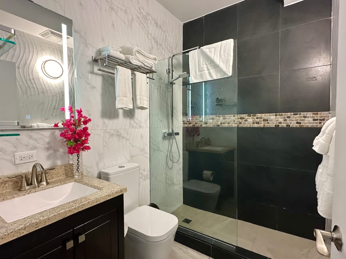 SeaShells 2BR Beachfront Apartment with Generator · Simpson Bay | SeaLaVie SXM — photo 17