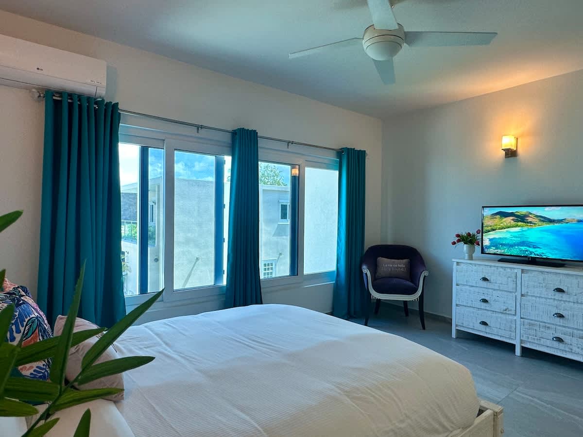 SeaShells 2BR Beachfront Apartment with Generator · Simpson Bay | SeaLaVie SXM — photo 9