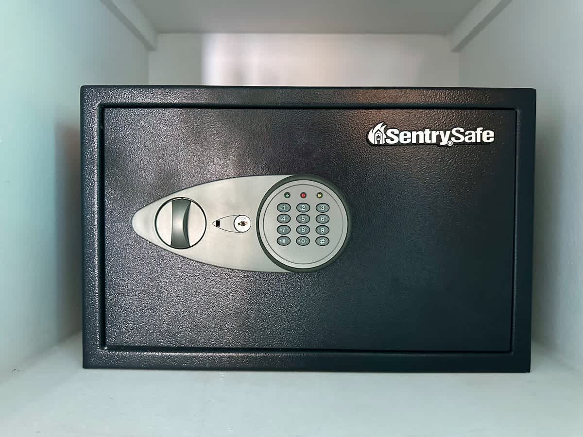 SeaShells 2BR Beachfront Apartment with Generator · Simpson Bay | SeaLaVie SXM — photo 18