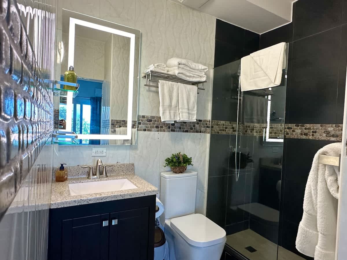 SeaShells 2BR Beachfront Apartment with Generator · Simpson Bay | SeaLaVie SXM — photo 11