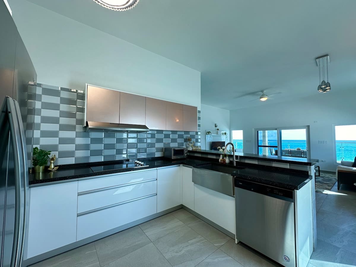 SeaPearl 3BR Beachfront Penthouse with Generator · Simpson Bay | SeaLaVie SXM — photo 2