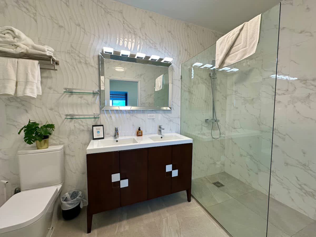 SeaPearl 3BR Beachfront Penthouse with Generator · Simpson Bay | SeaLaVie SXM — photo 13